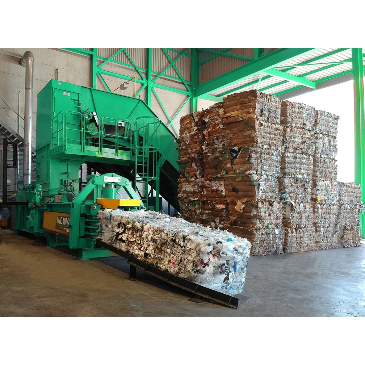 SIMEX pressa per produzione balle di carta da macero pressate
