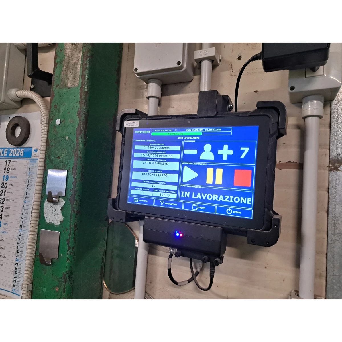 SIMEX tablet controllo flusso carta da macero in cabina di selezione